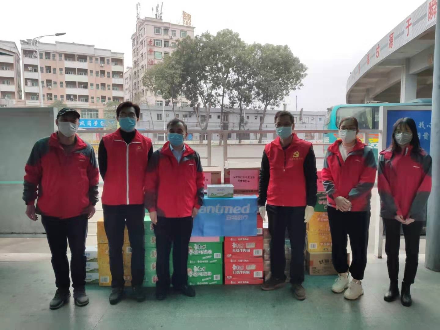 Condolences to frontline anti-epidemic workers in Fenggang, Dongguan